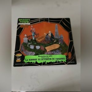 Spooky Town Collection Lemax- Grave Robber’s Surprise- collector item